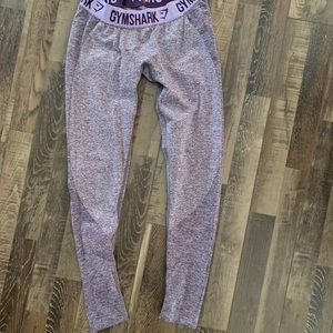 Gym shark leggings